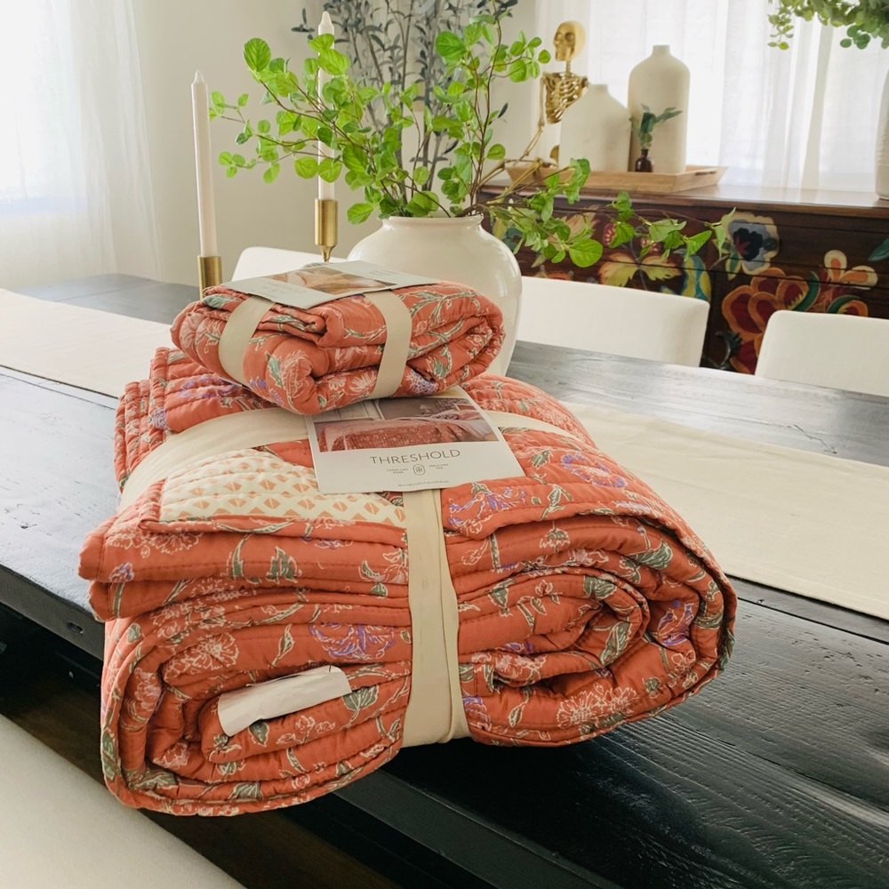 SALE🌑🌑🌑Threshold TWIN quilt & sham